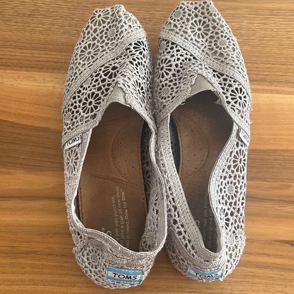 TOMS flats slip ons gently used colour Gray
Size 7.5 - Picture 1 of 4